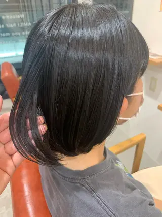 ショート om's poka 伊藤百花のヘアスタイル