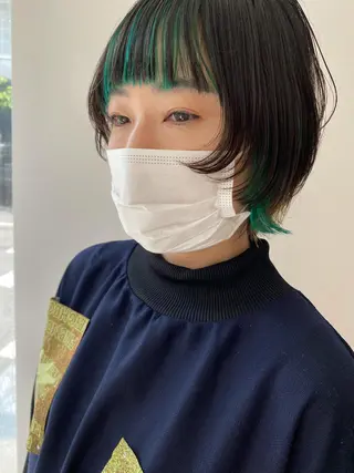 ショート カラー 渡部凌我 小顔ウルフ ハイトーンカラーのヘアスタイル