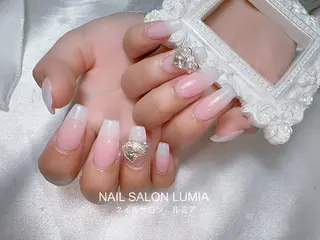 ネイル ネイルサロン ルミア Lumia 店長施術のネイルデザイン