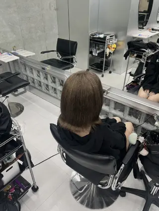 カラー ミディアム パーマ🌀ハイトーン 💕荒川結星のヘアスタイル