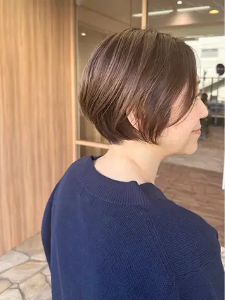 ショート カラー 山本 佳奈のヘアスタイル
