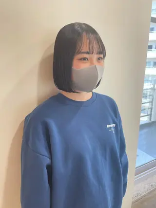 ミディアム MIOベージュカラー 柔らかいカラーのヘアスタイル