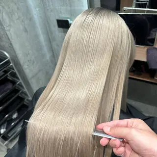 ロング カラー ホワイトブロンド RIKUTOのヘアスタイル