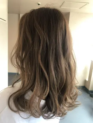 ロング カラー 努島 樹のヘアスタイル