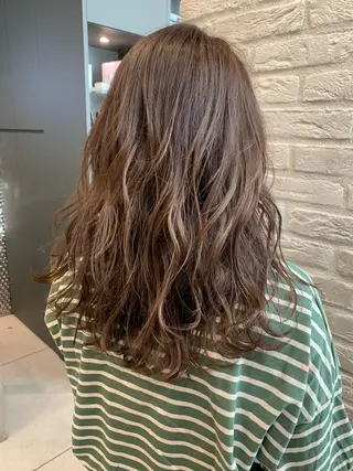 セミロング カラー 韓国レイヤー×艶髪 ハイトーンRyukiのヘアスタイル