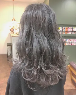 セミロング カラー ヘアアレンジ 栗林 実莉のネイルデザイン