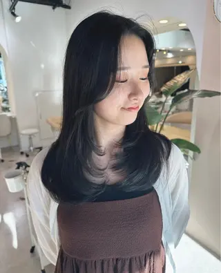セミロング カラー ヘアアレンジ Akane レイヤー/艶カラーのヘアスタイル