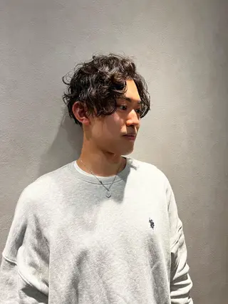 ミディアム パーマ メンズ 北千住理容室バーバー 小堀悠作のヘアスタイル
