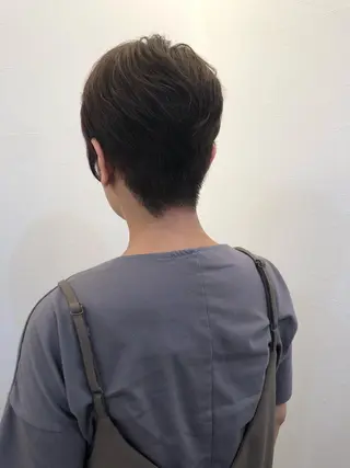ショート ツノガイ エリのヘアスタイル