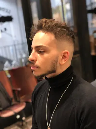 ショート メンズ 山﨑 愛也のヘアスタイル