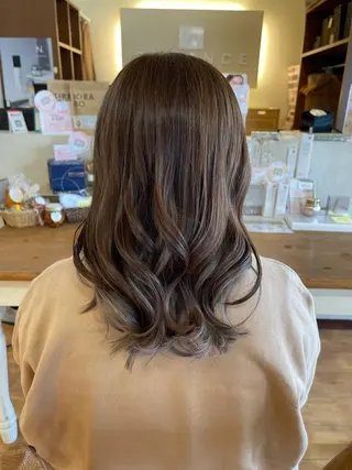 セミロング 梶谷 和希のヘアスタイル