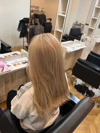 セミロング カラー ブリーチ特化 梅田本多翔のヘアスタイル