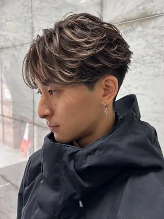 カラー パーマ メンズ 海外メンズヘア メッシュカラーのヘアスタイル