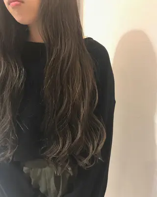 ロング カラー 吉田 早織のヘアスタイル