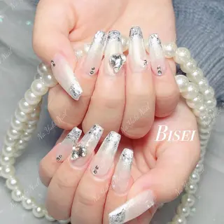 ネイル 🦋 Queenieのネイルデザイン