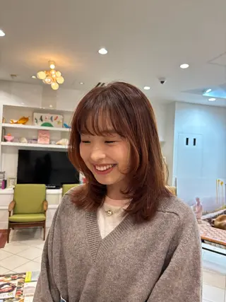 ミディアム カラー 柿坂 華のヘアスタイル