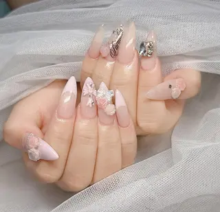 ロング パーマ ニュ クインのネイルデザイン