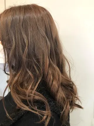 セミロング カラー 平川 かなこのヘアスタイル