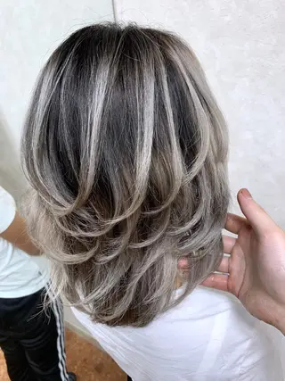 ミディアム 穐田 司樹のヘアスタイル