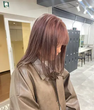 ミディアム 艶髪ハイトーン✨ 🩷AMI🩷のヘアスタイル