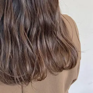 セミロング カラー 透け感カラー/ momo🦕のヘアスタイル
