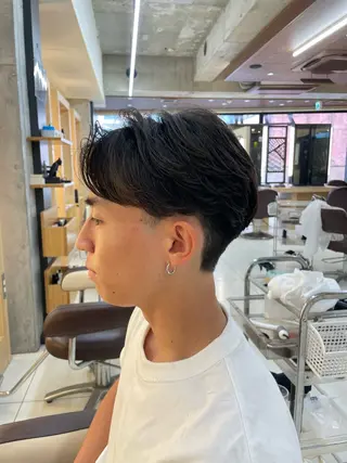 ショート パーマ メンズ 岩崎 唯人のヘアスタイル