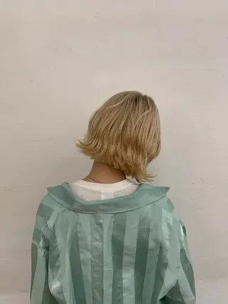ショート カラー wakana/ 柔らかベージュカラーのヘアスタイル