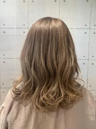 カラー 透明感カラー 🩶🩵🩷AIRIのヘアスタイル