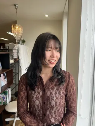 ミディアム 喜屋武 美月のヘアスタイル