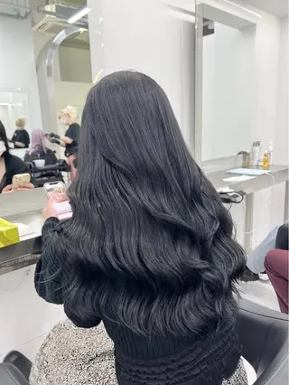 セミロング 暗髪うる艶ヘア🫧 yumi🐈‍⬛🪽のヘアスタイル