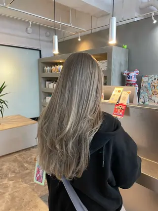 カラー ハイトーンカラー🩵 指名多数💗横山聖奈のヘアスタイル
