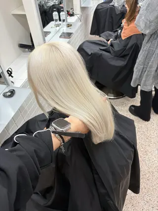 ショート カラー PELEハイトーン shinobuのヘアスタイル