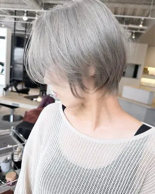 ショート カラー 井上 一平のヘアスタイル