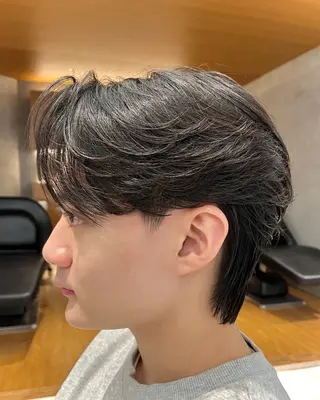 パーマ メンズ 圧倒的 毛流れ センターパートのヘアスタイル