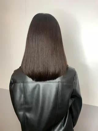 ミディアム カラー トップ スタイリストのヘアスタイル