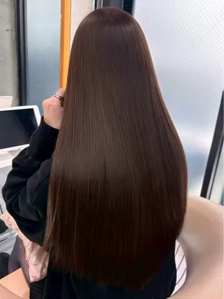 ロング tomoya 透明感のグレージュのヘアスタイル