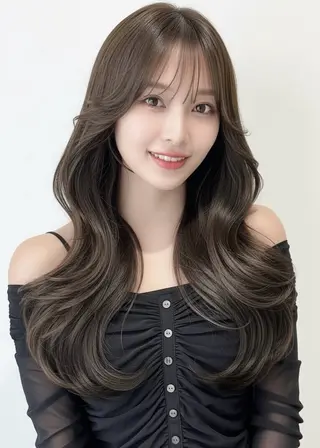 ミディアム カラー 赤み消し韓国ヘア レイヤー縮毛🤍渡邉のヘアスタイル