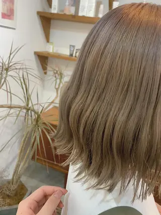 ミディアム カラー wakana/ 柔らかベージュカラーのヘアスタイル