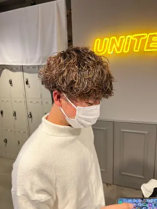 ミディアム パーマ メンズ メンズパーマ特化 TAIGAのヘアスタイル