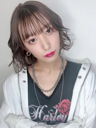 ミディアム ウルフカット／吉村 桃子のヘアスタイル