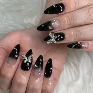 ミディアム ネイル Y. Sのネイルデザイン