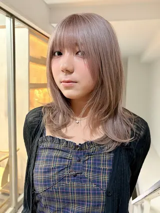 セミロング カラー ハッシュカット&艶々 ハイトーン/ミワのヘアスタイル