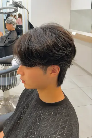 メンズ フェザーパーマ/ スペインカールのヘアスタイル