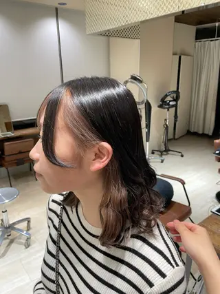 ミディアム umi/レイヤー カット/透明感カラーのヘアスタイル