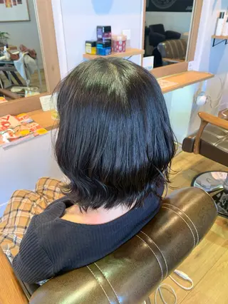 ミディアム カラー ツキダテ ユイのヘアスタイル