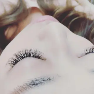 マツエク・マツパ 中村 眞歩のヘアスタイル