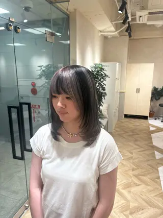 ミディアム 🩶ハイトーン🖤 URARAのヘアスタイル