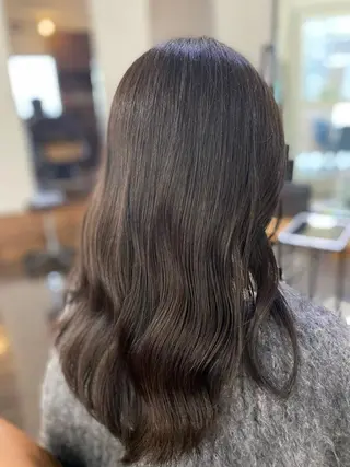 ロング 透明感カラー栄 みゆのヘアスタイル