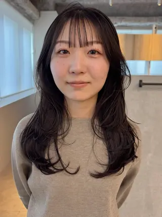 セミロング まほ/レイヤーカット 🍒🤍透明感カラーのヘアスタイル