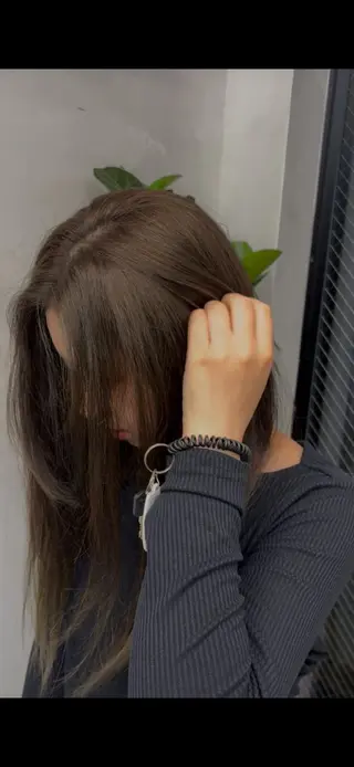 ロング カラー 小田 美沙紀のヘアスタイル